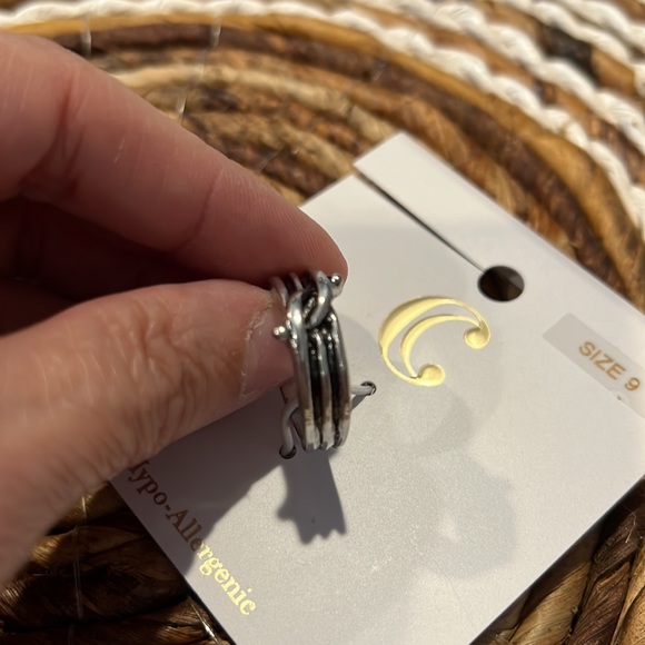 3/$15 Charming Charlie Knotted Ring Size 9 - New - Lot 671 - Picture 6 of 8